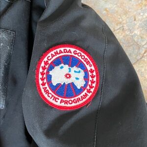 GENUINE Canada Goose Women’s Puffer Jacket in Black